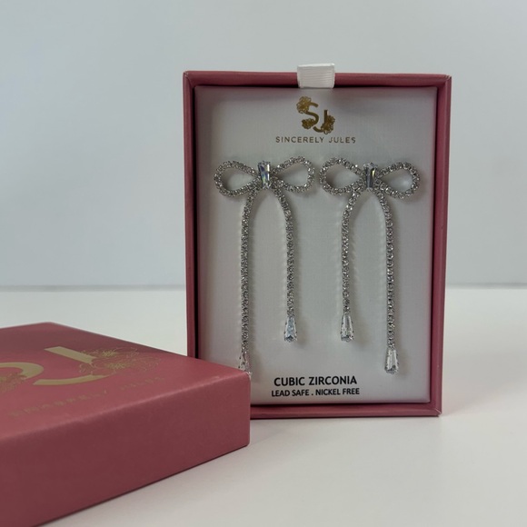 Sincerely Jules Cubic Zirconia Bow Earrings (Silver) - Picture 6 of 14